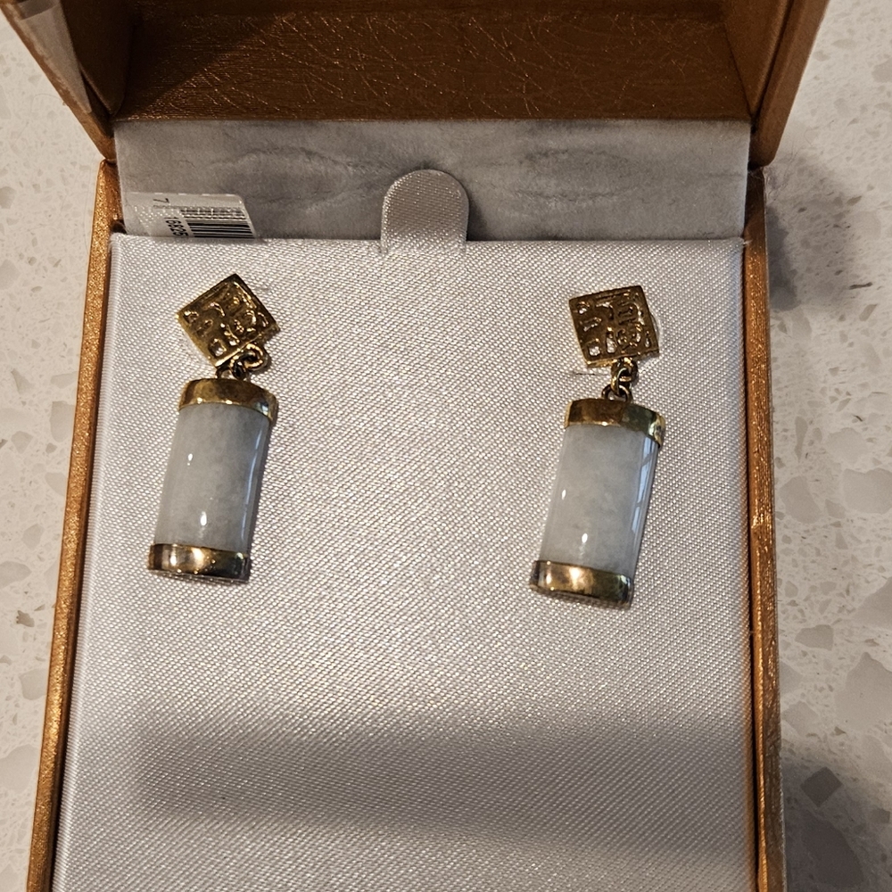 Elegant Gold Tone Earrings And Bracelet